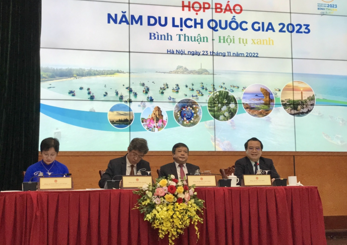 Họp báo thông tin về Năm Du lịch quốc gia 2023 với chủ đề "Bình Thuận - Hội tụ xanh".